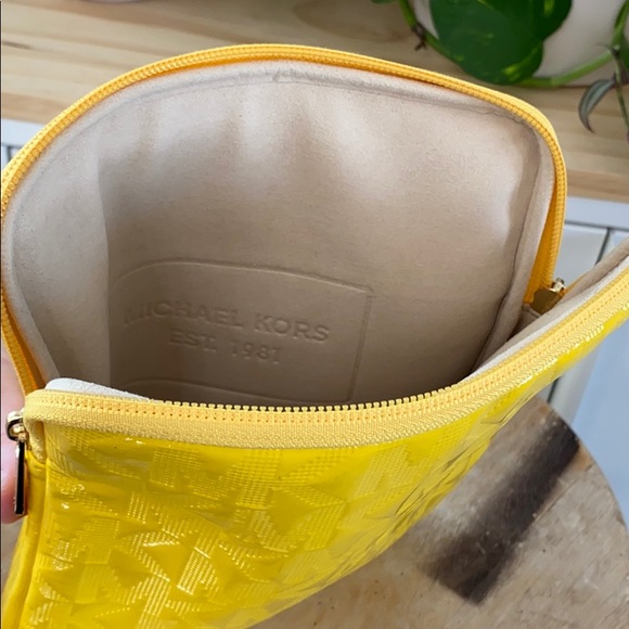 Michael Kors Tablet Case - Picture 5 of 7